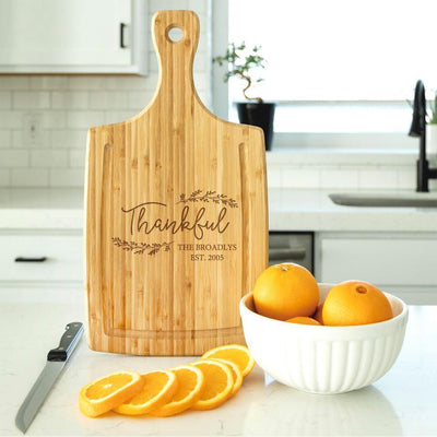 Personalized Large Handled Cutting Board with Juice Grooves – Holiday Collection